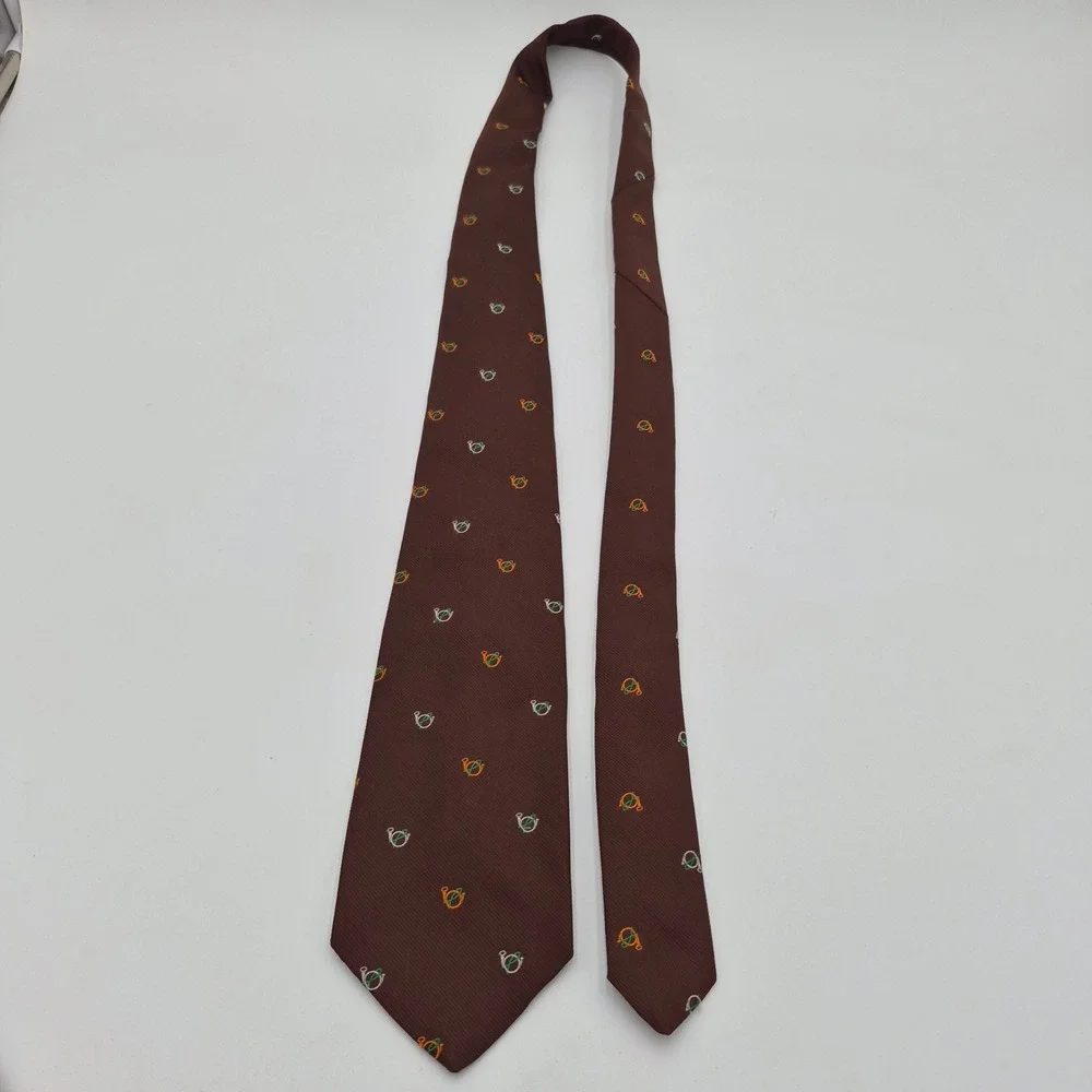 Manhattan Mens Brown Hunting Horn Embroidered Ribbed Silk Blend Necktie 3.25in